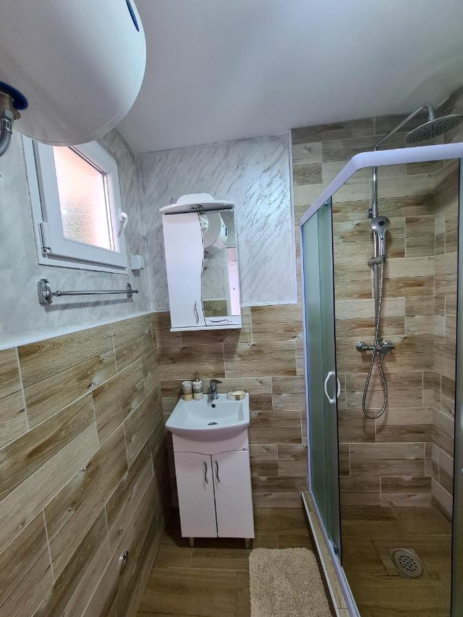 Apartmani Kuljanin Donji Milanovac Esterno foto