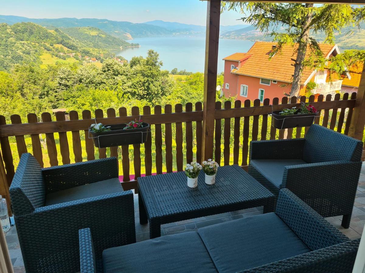 Apartmani Kuljanin Donji Milanovac Esterno foto